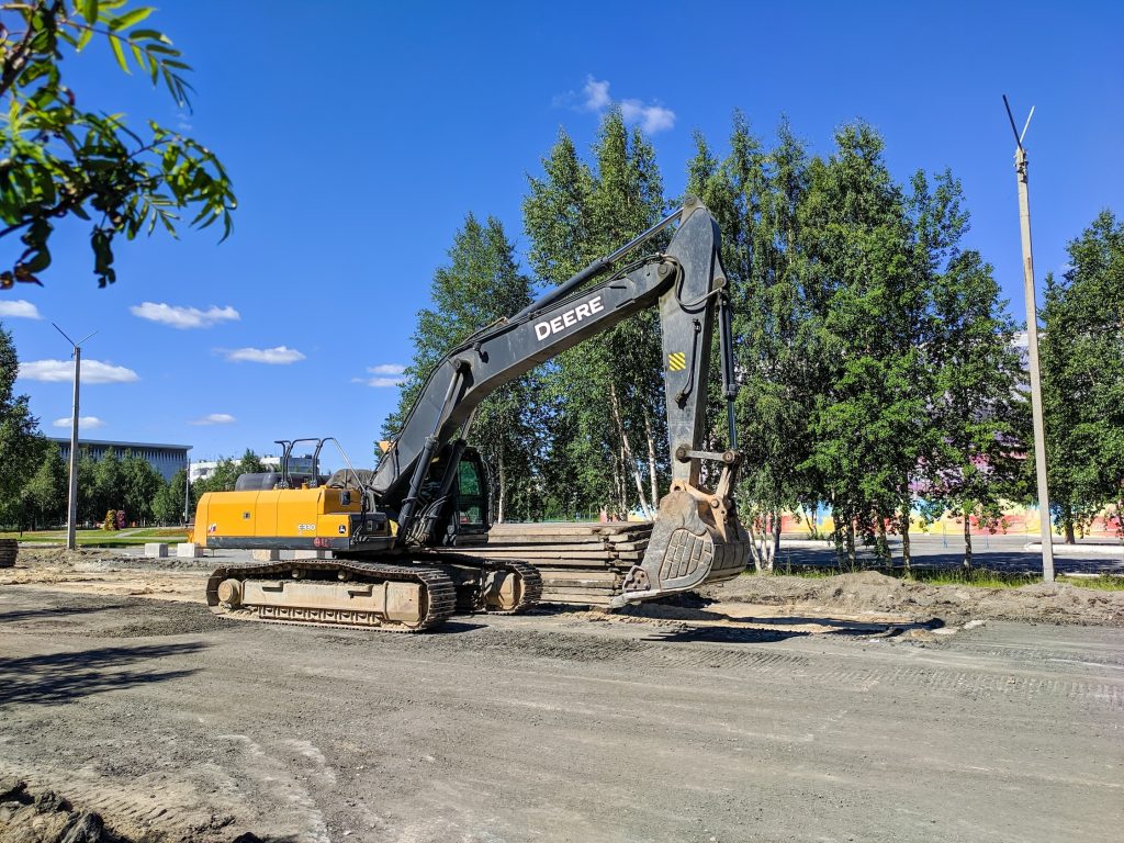 John Deere Raupenbagger bei der Durchführung von Arbeiten