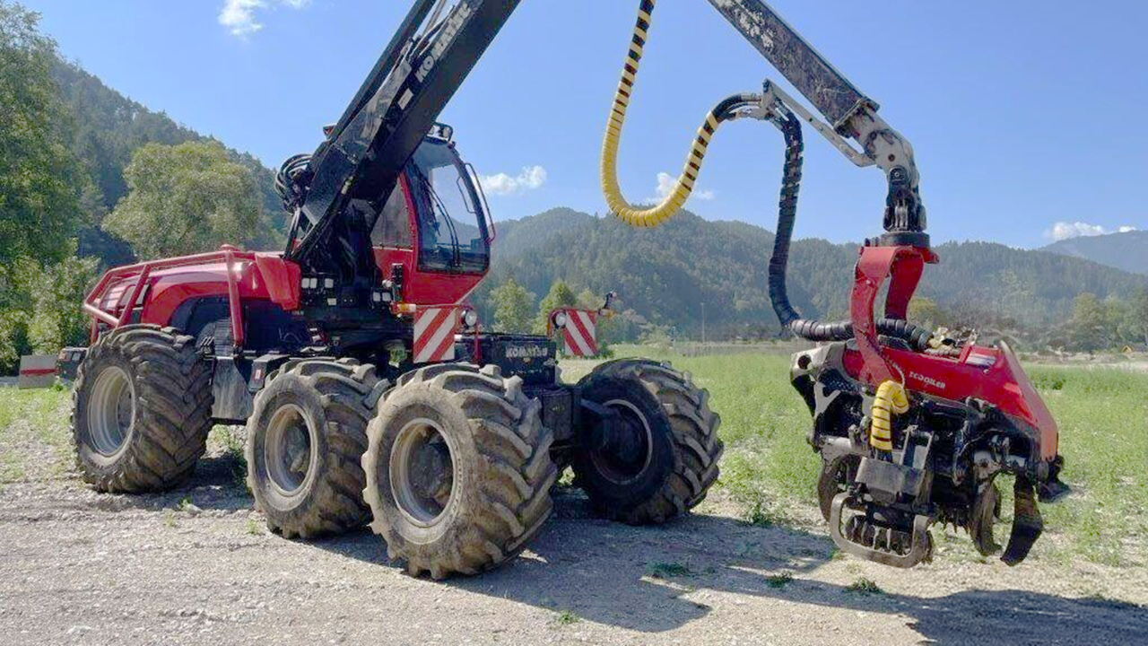 Komatsu harvester